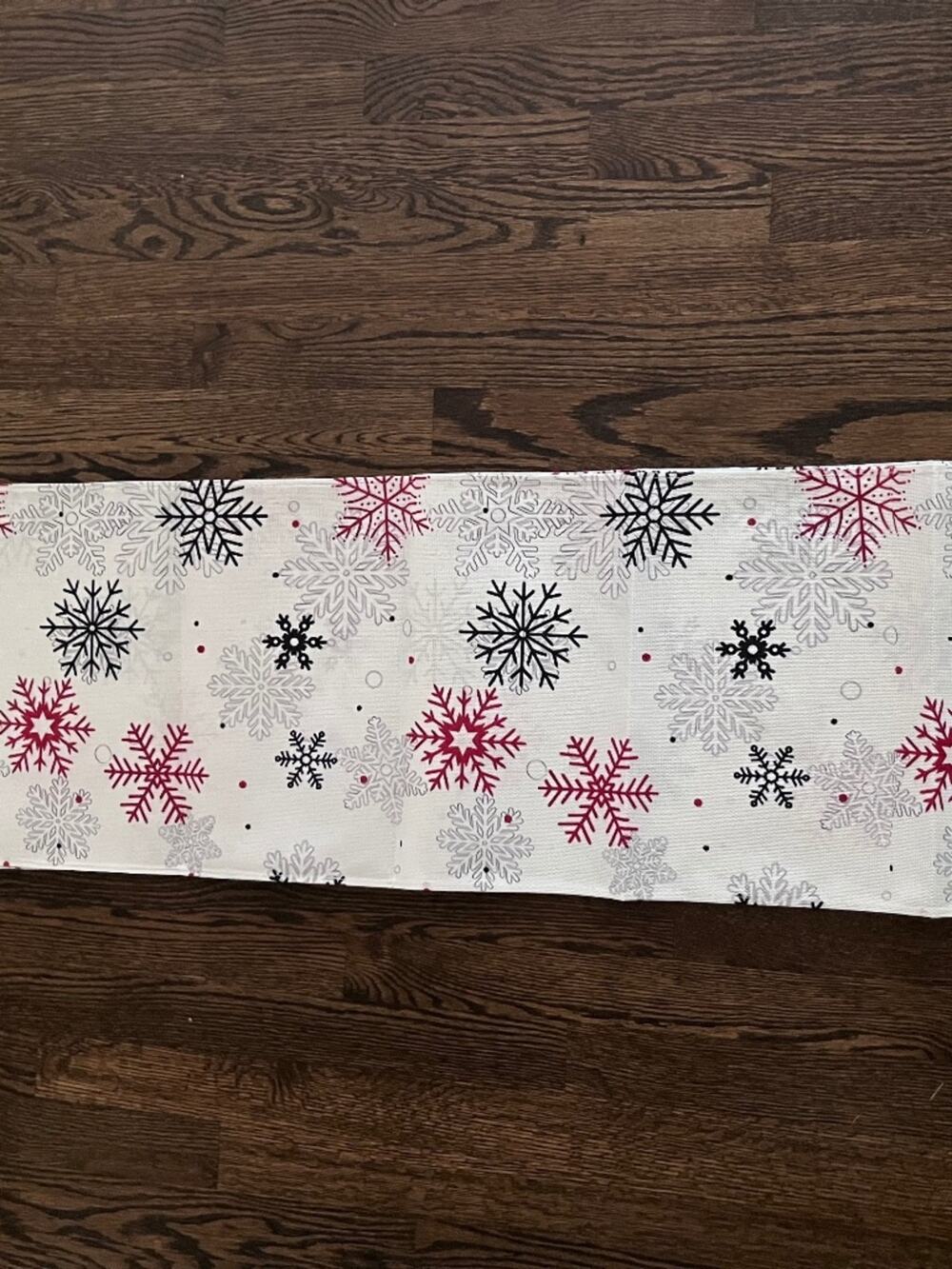 NIP Winter Snowflake Christmas Table Runner 13"x108" Long